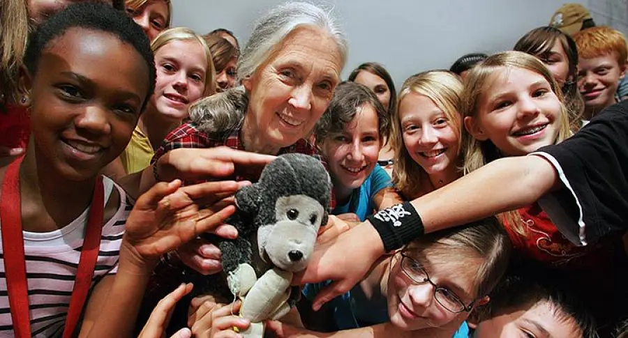 Le Dr. Jane Goodall et un groupe de membres de Roots & Shoots, Salzbourg, Autriche